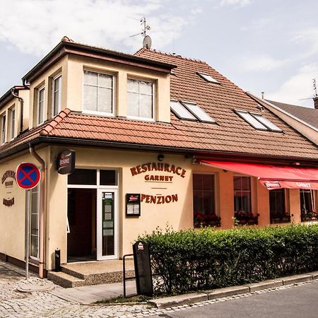 Restaurace A Penzion Garnet Olmütz Exterior foto